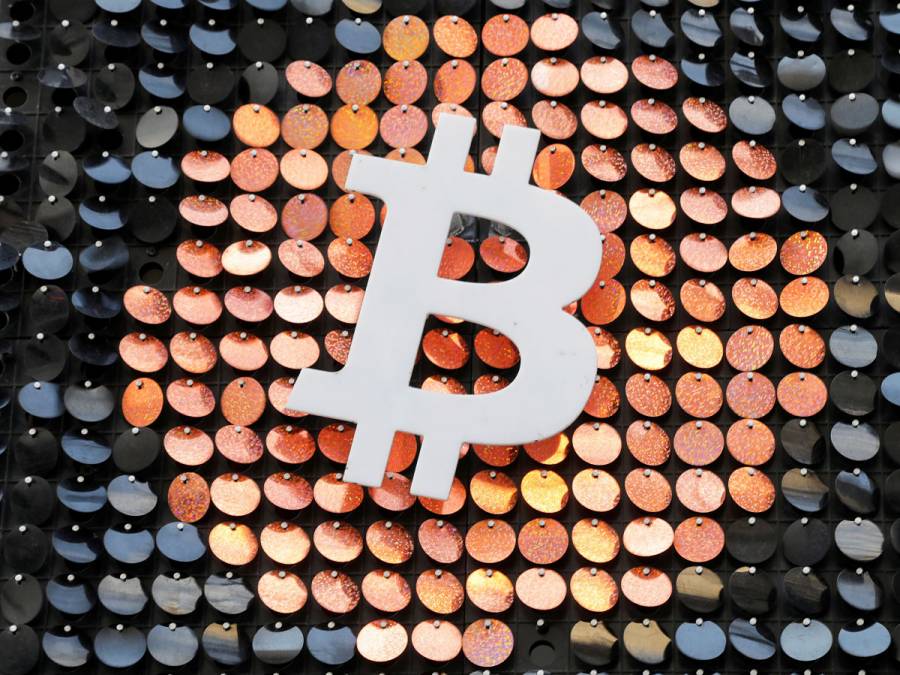 Bitcoin sube 10% a máximo histórico por la inversión de Tesla