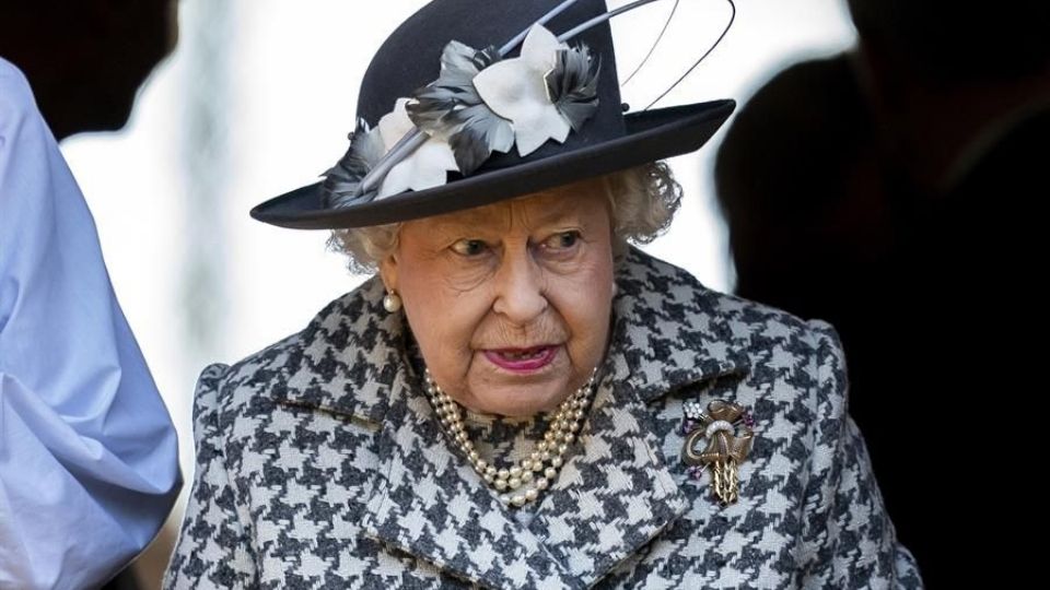 Se ausenta Reina Isabel II de evento oficial; preocupa su estado de salud