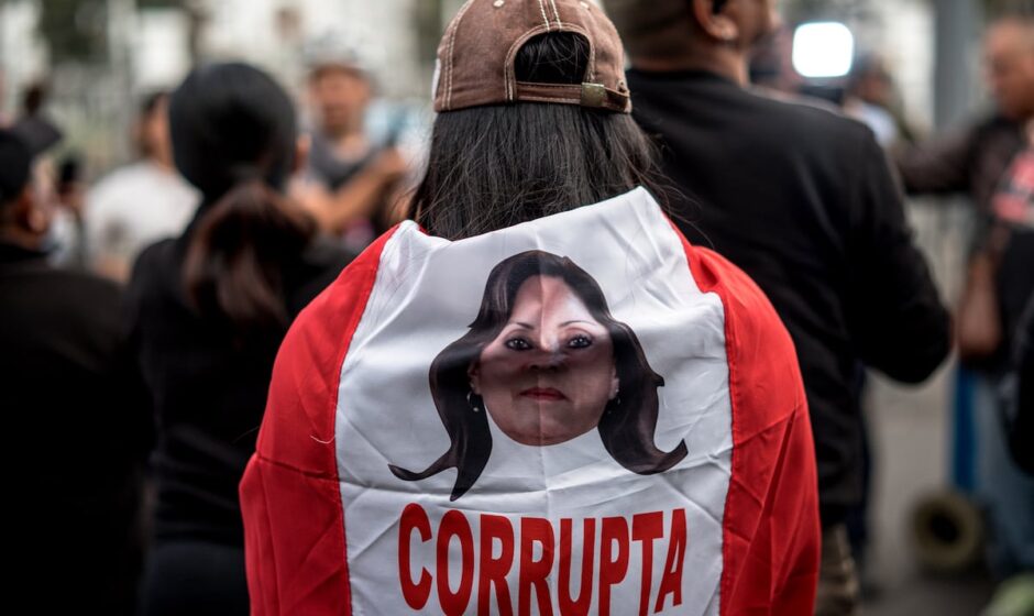 La Jefa del Estado Peruana Caído en Desgracia: Congreso Destituye a Dina Boluarte por Fallo Moral Inaceptable