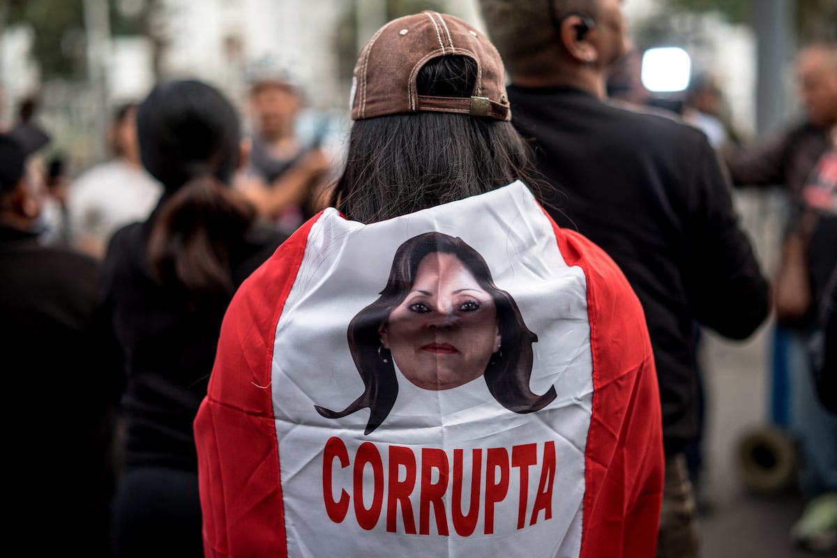 La Jefa del Estado Peruana Caído en Desgracia: Congreso Destituye a Dina Boluarte por Fallo Moral Inaceptable